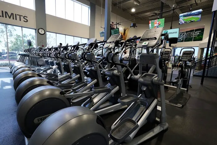 24 Hour Fitness Picture 7