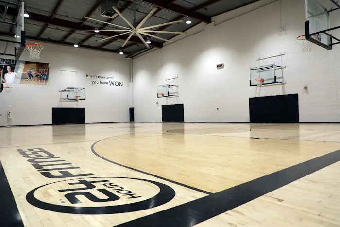 24 Hour Fitness Picture 9