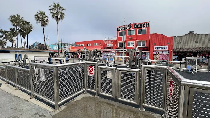 Muscle Beach Venice Gym Picture 5