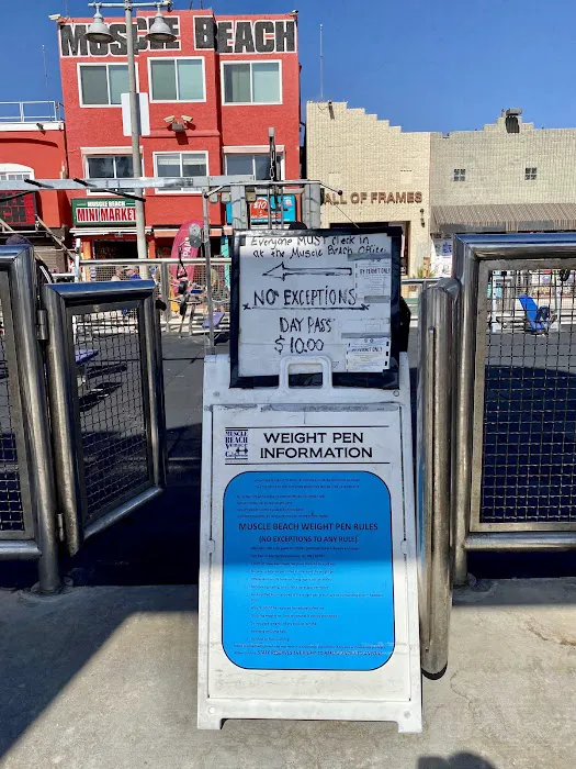 Muscle Beach Venice Gym Picture 3