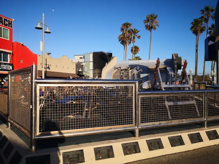 Muscle Beach Venice Outdoor Gym Picture 6