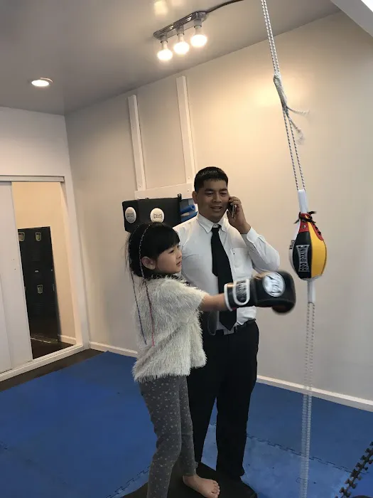 AMC Boxing Muaythai and personal training Picture 7