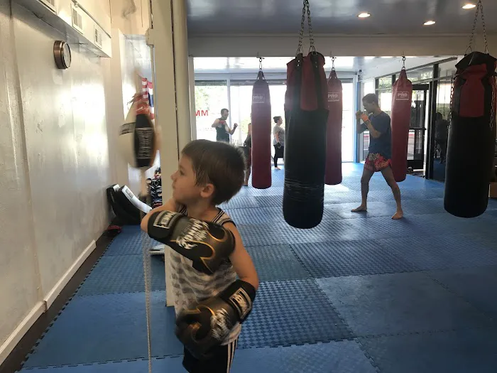 AMC Boxing Muaythai and personal training Picture 8