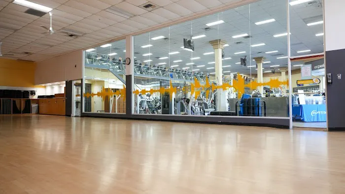 24 Hour Fitness Picture 2