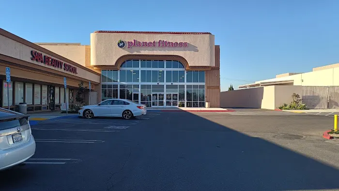 Planet Fitness Picture 1