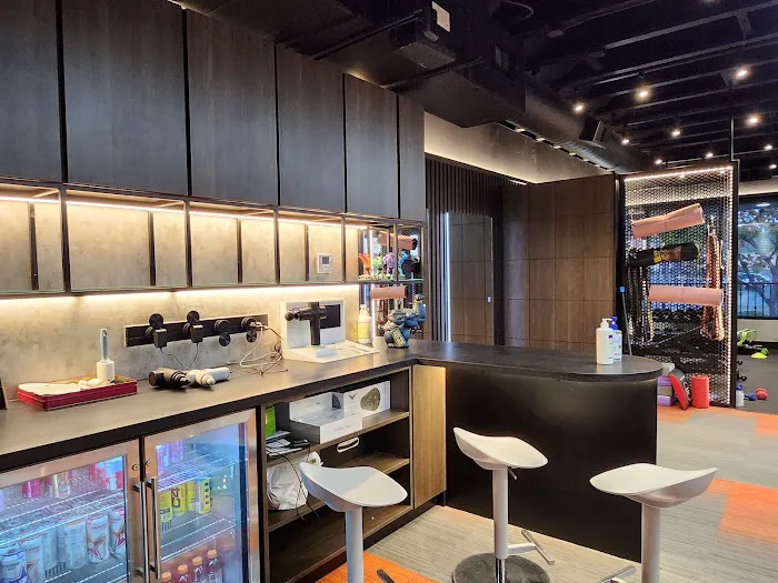 SJ Illusion Studio Picture 3