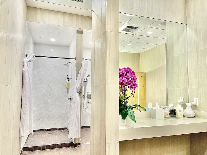 Hot 8 Yoga Picture 10