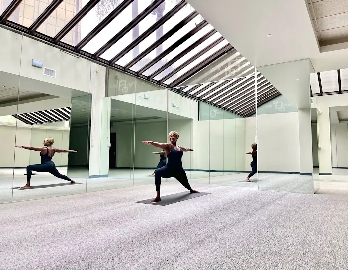 Hot 8 Yoga Picture 9