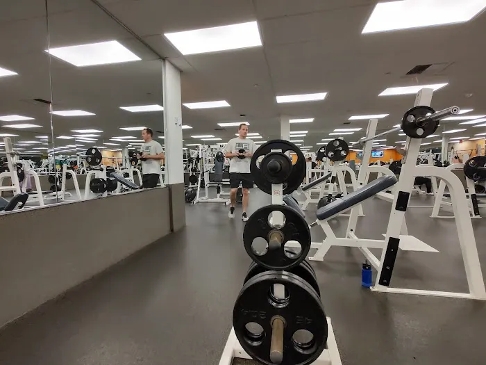 LA Fitness Picture 9
