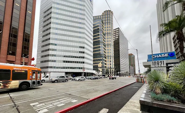 LA Fitness Picture 7