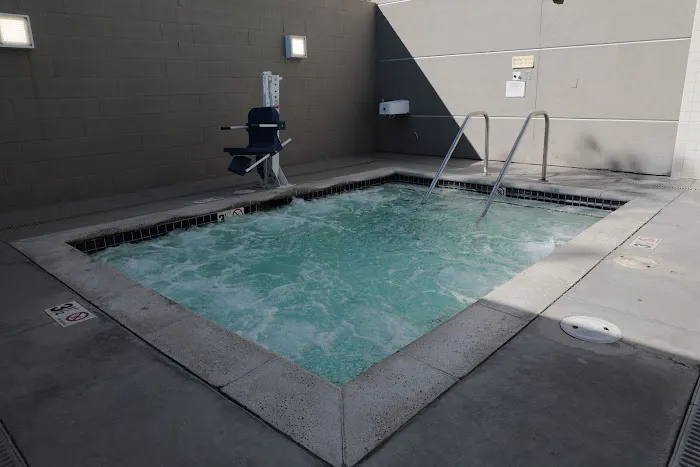 24 Hour Fitness Picture 6