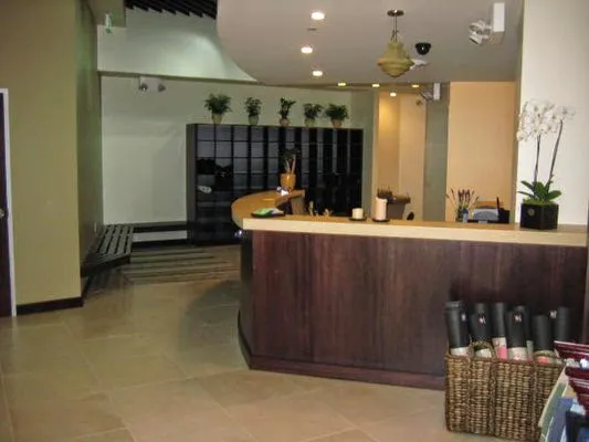 Hot 8 Yoga Picture 4