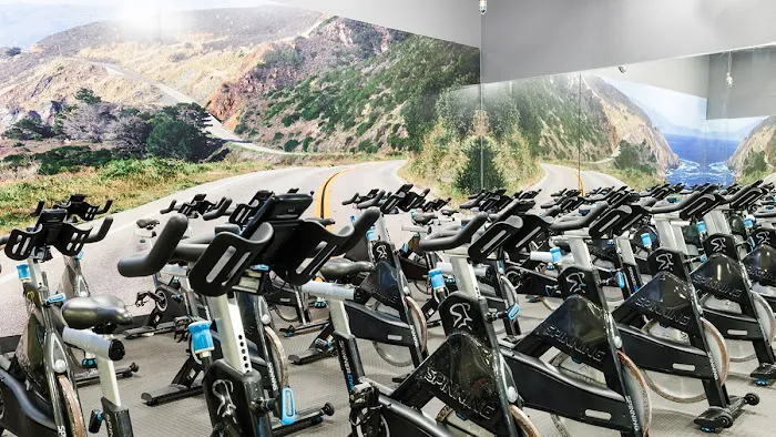 24 Hour Fitness Picture 3