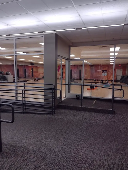 LA Fitness Picture 9
