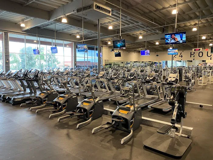 24 Hour Fitness Picture 3