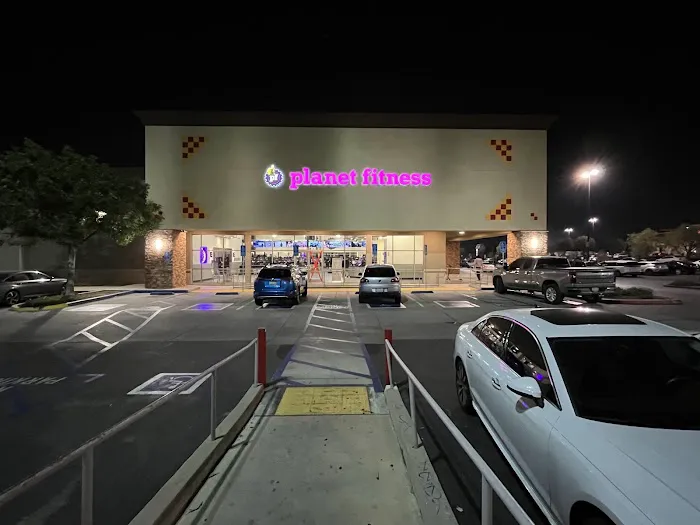 Planet Fitness Picture 2