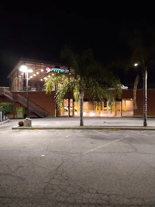 24 Hour Fitness Picture 4