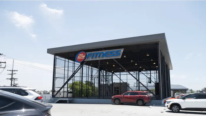 24 Hour Fitness Picture 9