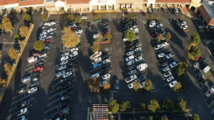 24 Hour Fitness Picture 4