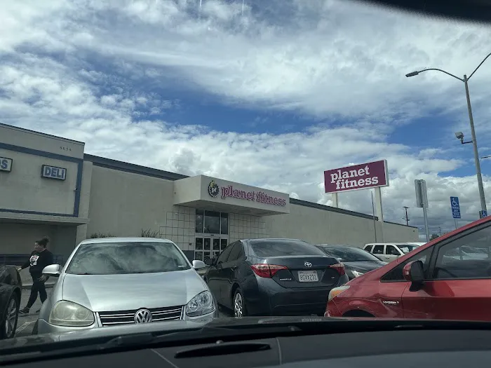 Planet Fitness Picture 6