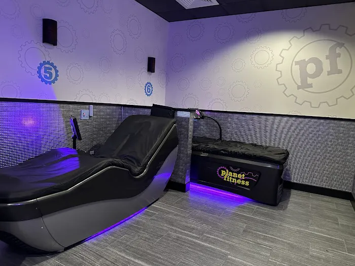 Planet Fitness Picture 8