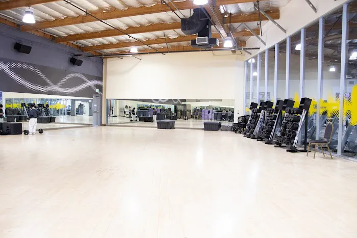 24 Hour Fitness Picture 2