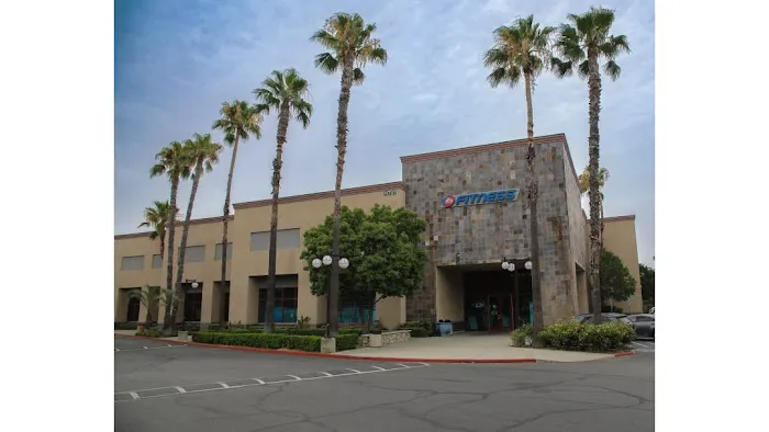 24 Hour Fitness Picture 9