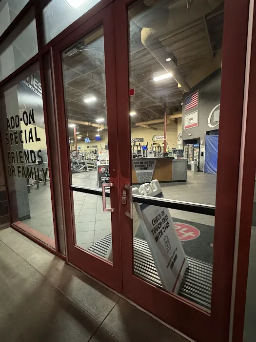 24 Hour Fitness Picture 4