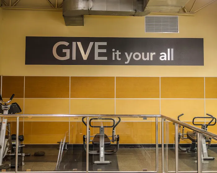 24 Hour Fitness Picture 4