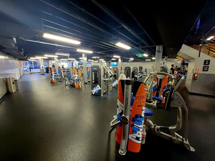 Crunch Fitness - Van Nuys Picture 9