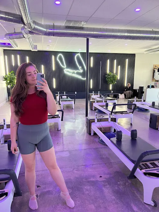 AVENIR-BURBANK Picture 5