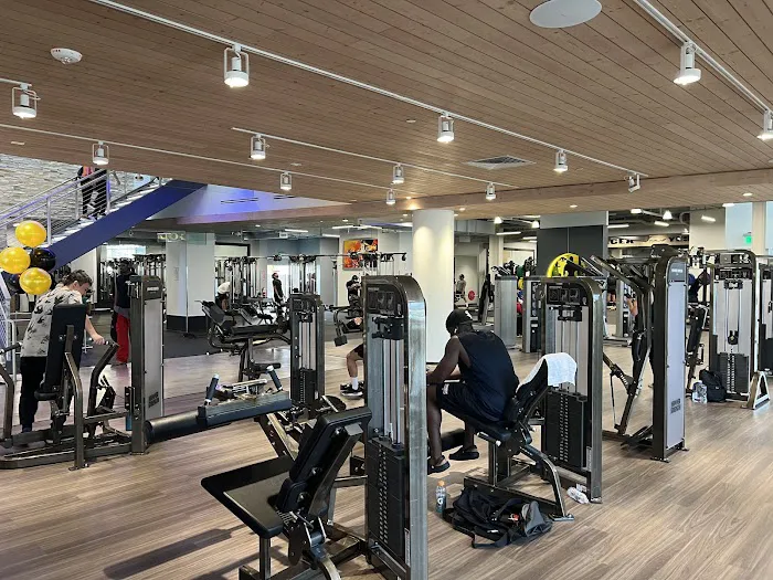 Gold's Gym Rancho Cucamonga Picture 4