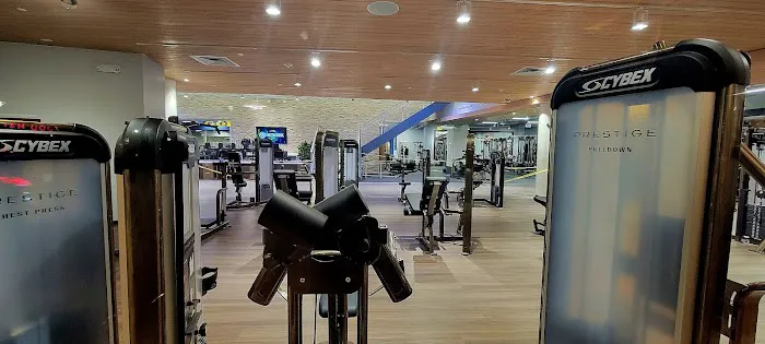 Gold's Gym Rancho Cucamonga Picture 5