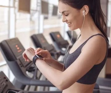 How to Use Smartwatch Training Plans to Stay Accountable During Fall Challenges