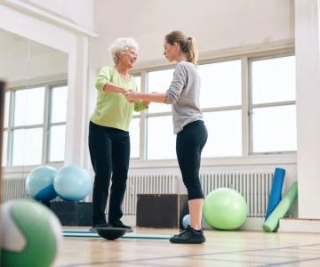 The Best Strength Exercises to Improve Balance and Reduce Fall Risk for Older Adults in Autumn