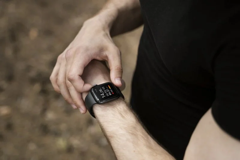 How to Use Smartwatch Recovery and Sleep Data to Build a Smarter Weekly Plan This Autumn
