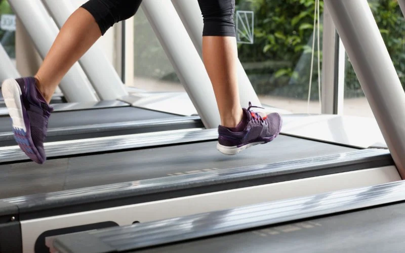 The Best Ways to Use a Treadmill for Tempo and Interval Sessions During Inclement Fall Weather
