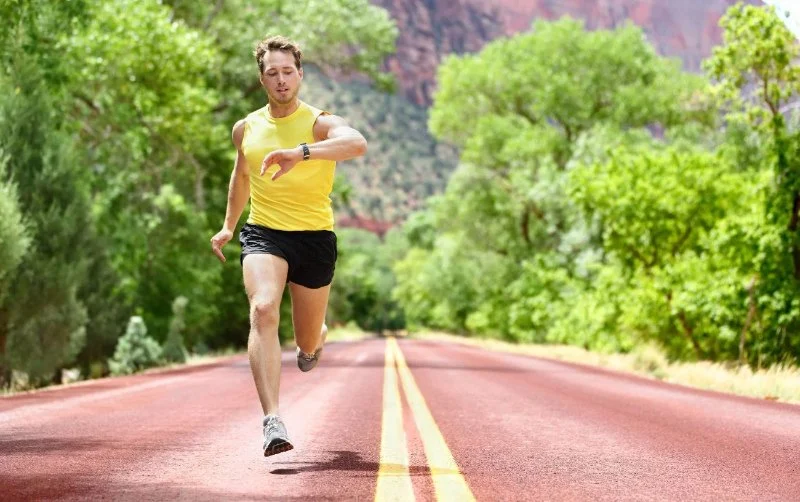 The Best Ways to Use Smartwatch Sleep and HRV Data to Plan Race Week Strategy This Season