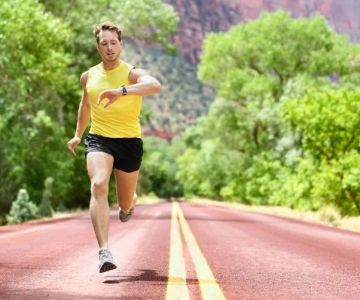 The Best Ways to Use Smartwatch Sleep and HRV Data to Plan Race Week Strategy This Season