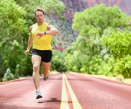 The Best Ways to Use Smartwatch Sleep and HRV Data to Plan Race Week Strategy This Season