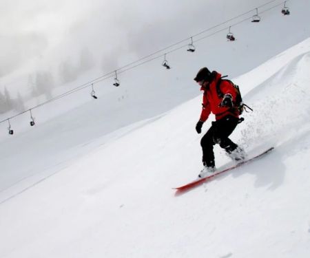 The Best Strength Moves to Prepare for Winter Sports Like Skiing and Snowboarding This Autumn